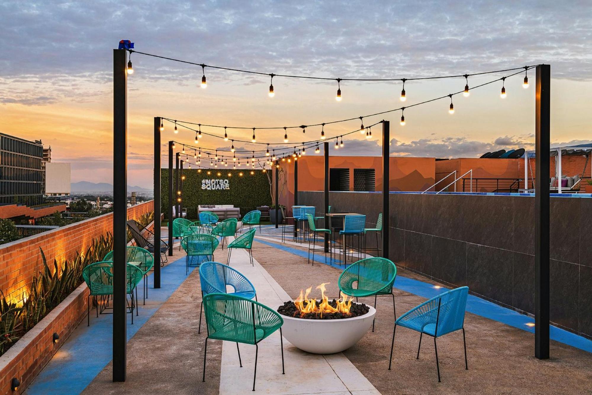 ホテル Aloft Guadalajara Sur Santa Anita  エクステリア 写真