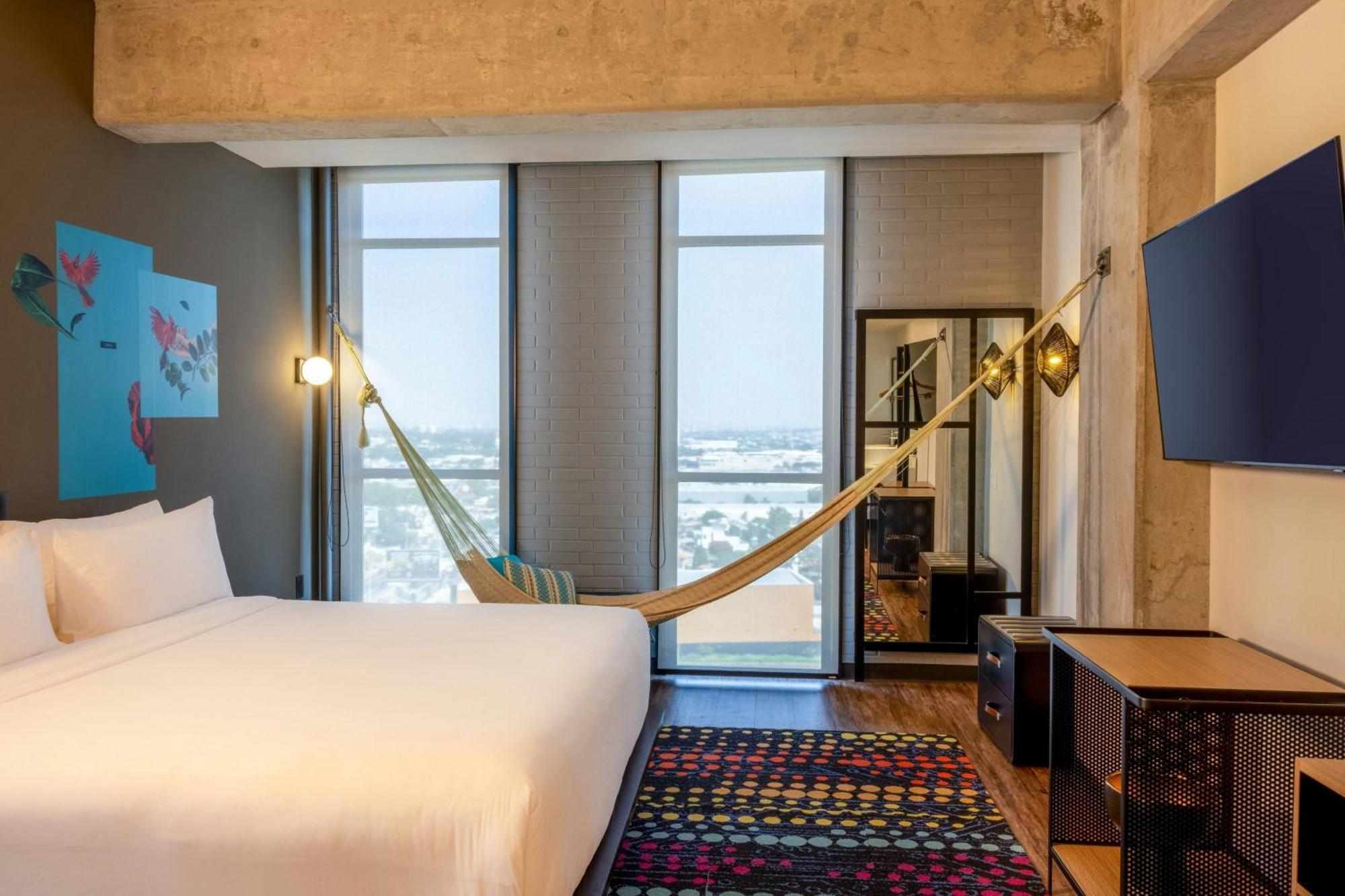 ホテル Aloft Guadalajara Sur Santa Anita  エクステリア 写真