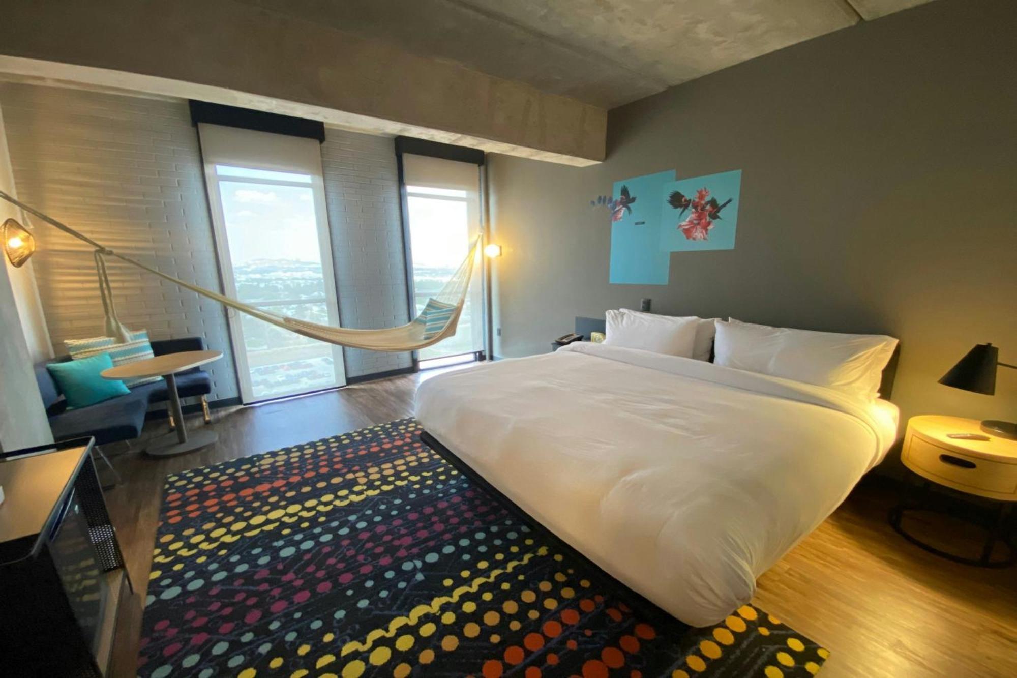 ホテル Aloft Guadalajara Sur Santa Anita  エクステリア 写真