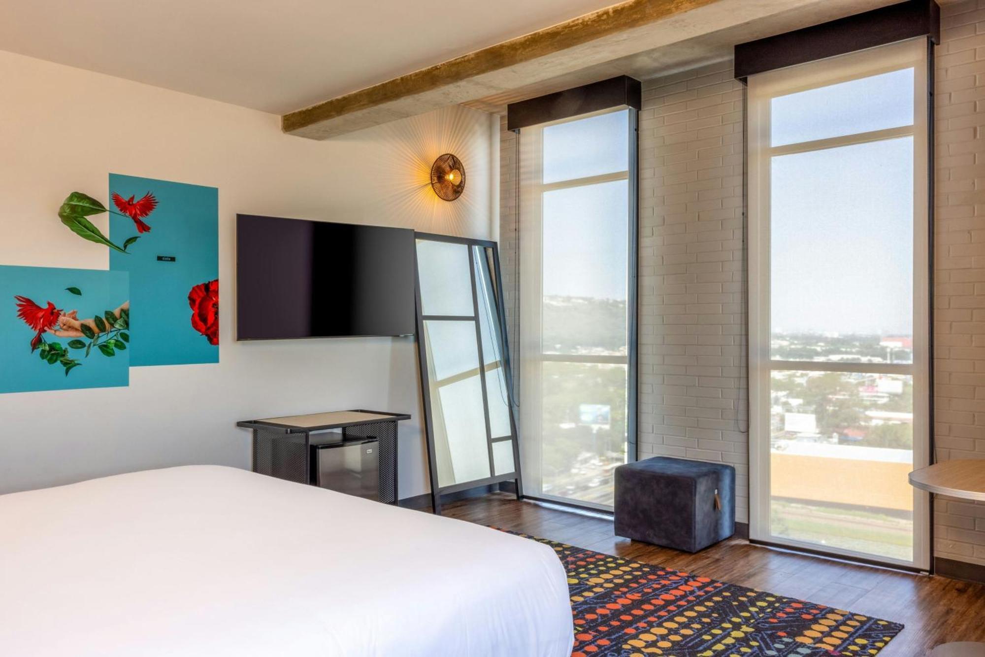 ホテル Aloft Guadalajara Sur Santa Anita  エクステリア 写真